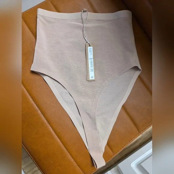 SKIMS Sheer High-Waisted Thong 🤎 XS | Clay | NWT - Picture 2 of 3